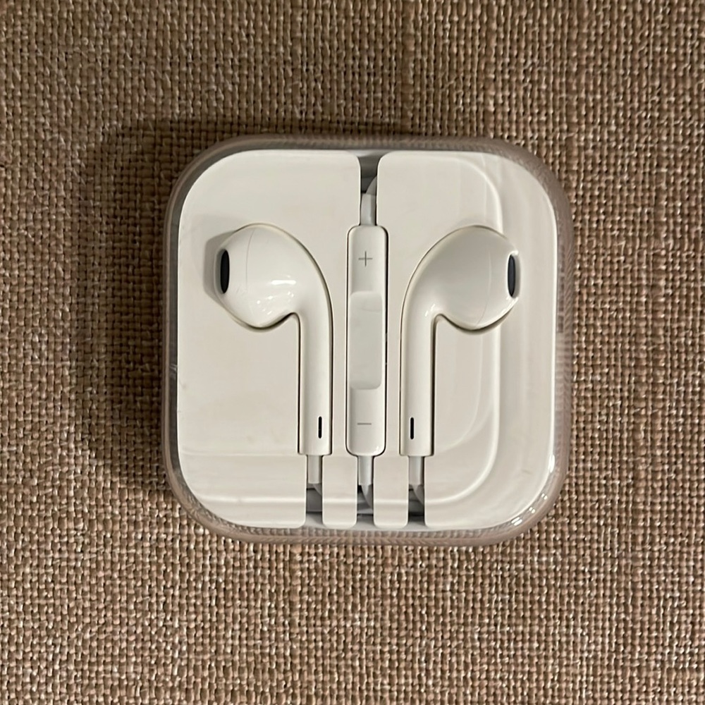 Apple IPhone Wired Earbuds